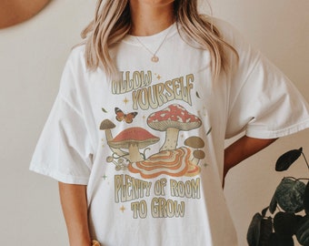 Mushroom Shirt Cottagecore Shirt Mushroom Top Growth Mindset Shirt 70s Inspired Hippie Clothes Trippy Shirt Good Energy Shirt Indie Clothes