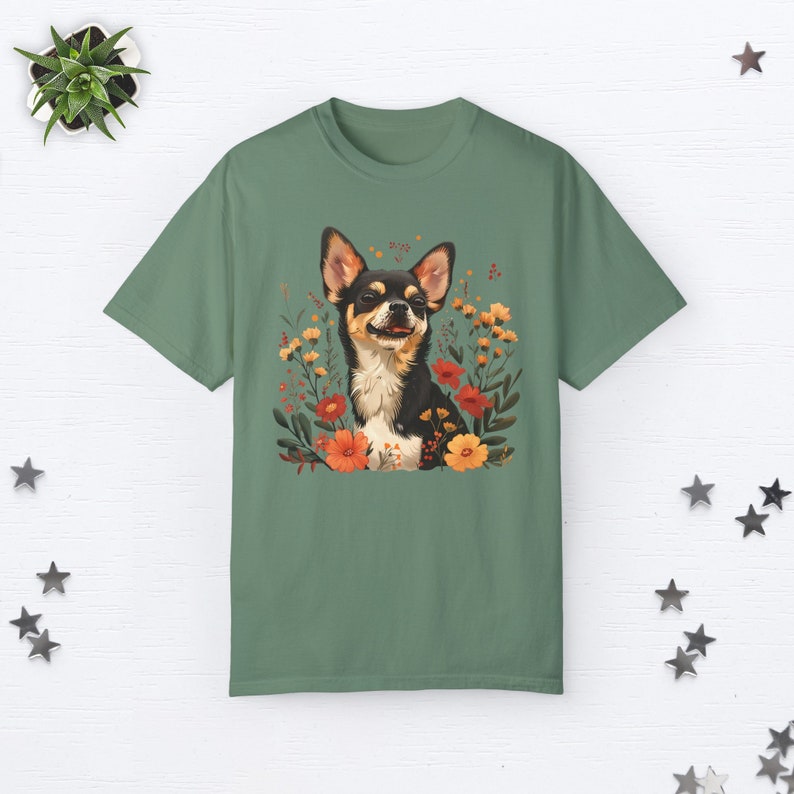 Chihuahua Shirt Chihuahua Geschenke Süßes Chihuahua Mom Shirt Floral Hund Tshirt Hunde Liebhaber Geschenk Hund Mama Cottage Core Kleidung Botanische Shirt Light Green