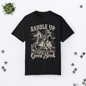 Bookish Cowgirl Shirt Cowboy Romance Shirt Howdy Shirt Yeehaw Shirt Smut Book Lover Gift Romance Reader Shirt Vintage Western Graphic Tee Black