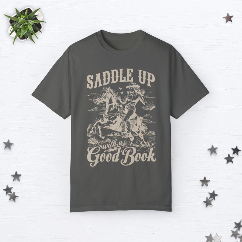 Bookish Cowgirl Shirt Cowboy Romance Shirt Howdy Shirt Yeehaw Shirt Smut Book Lover Gift Romance Reader Shirt Vintage Western Graphic Tee Pepper