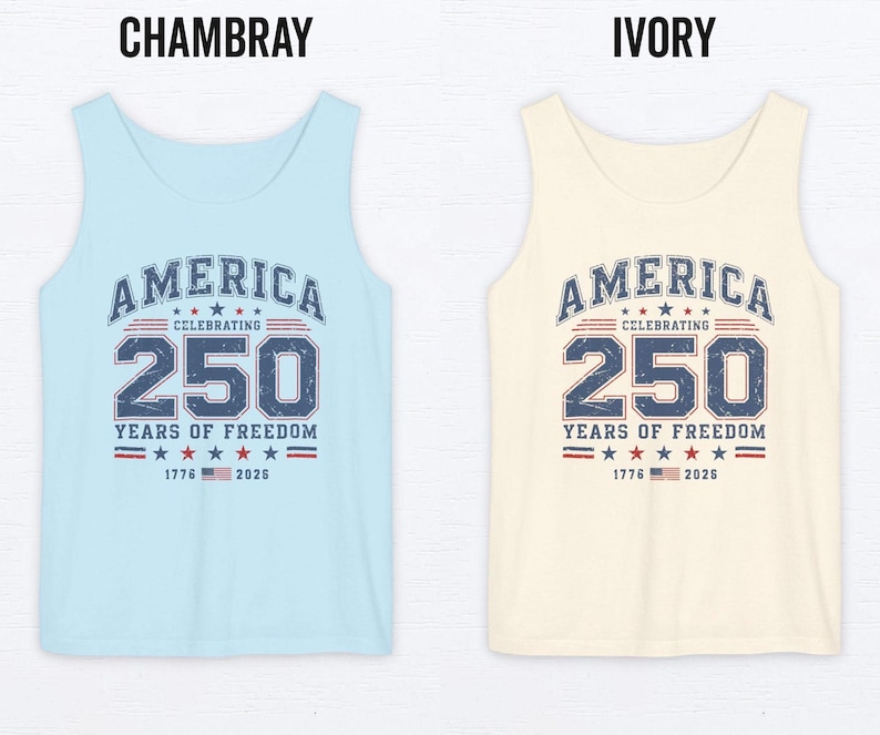 以下が含まれることがあります： 水色とアイボリーのタンクトップ2枚。紺色と赤色で「AMERICA CELEBRATING 250 YEARS OF FREEDOM」の文字。デザインには星と1776年と2026年の文字が含まれています。