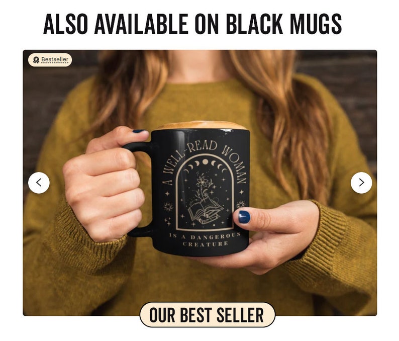 Pode incluir: Uma caneca de cer&acirc;mica preta com um design dourado que diz "Uma mulher bem lida &eacute; uma criatura perigosa". A caneca apresenta um livro, flores e uma lua crescente.