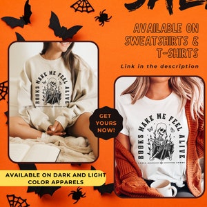 Pu&ograve; includere: Due t-shirt con un design grafico in bianco e nero di uno scheletro che legge un libro con il testo "Books Make Me Feel Alive". Le t-shirt sono disponibili in colori chiari e scuri.
