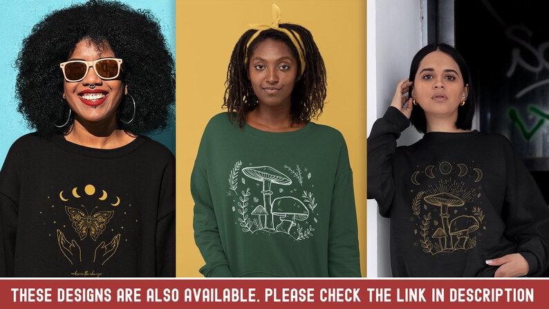 Op de afbeelding: Drie verschillende sweatshirts met verschillende ontwerpen. De eerste sweatshirt is zwart met een gouden maan- en vlinderontwerp. De tweede sweatshirt is groen met een wit paddenstoelontwerp. De derde sweatshirt is zwart met een gouden maan- en paddenstoelontwerp.