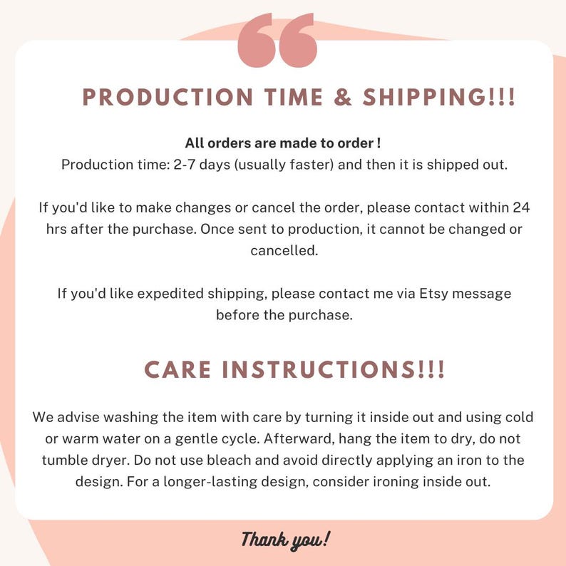 Puede incluir: Un gr&aacute;fico informativo rectangular blanco con un borde rosa claro y un icono de comillas rosa en la parte superior. El texto incluye encabezados para PRODUCTION TIME & SHIPPING y CARE INSTRUCTIONS, seguidos de instrucciones detalladas.