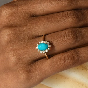 Anillo de compromiso turquesa en oro amarillo de 14 k: anillo nupcial con halo de diamantes