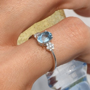 Aquamarin Diamant Brautring, Diamant Akzent, ovaler Verlobungsring, einfacher Ehering, natürlicher Aquamarin Schmuck, 14k Solid Gold Ring, Mom