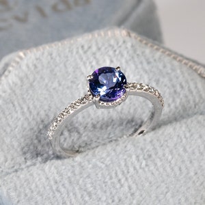 Tanzanite Engagement Ring,Dainty Wedding Band,Minimalist Tanzanite Ring,Blue Gemstone Ring,14 Solid Gold Stackable Ring,Elegant Diamond Band