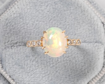 Solitaire Opal & Diamond Eternity Promise Ring, statement 14k gouden griffen verlovingsring, grote stenen bruiloft bruidsring, unieke sieraden cadeau