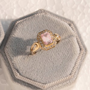 Morganite Diamond Halo Ring, 18k Solid Gold Ring, Emerald Cut Engagement Ring, Vintage Ring, Unique Morganite Ring, Anniversary Jewelry Gift