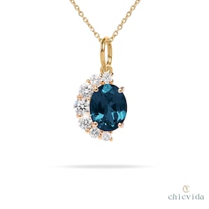 Ciondolo con topazio blu di Londra, collana con pietra ovale in oro 14k, ciondolo con topazio blu e diamanti, delicato ciondolo in oro, regalo con pietra portafortuna per lei