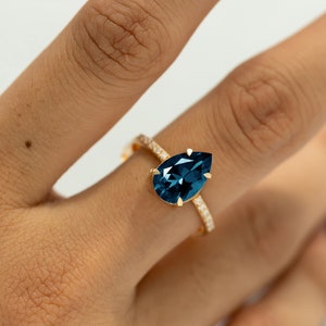 Anillo de compromiso con topacio azul de Londres auténtico, anillo de oro de 14 quilates con piedra preciosa azul en forma de lágrima, anillo de uso diario para mujer, banda de diamantes, anillo de joyería llamativo