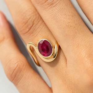Wrap Style Ruby Ring in 14k Gold, Modern Bezel Set Oval Ruby Statement Ring, Handmade Bold Jewelry, Solitaire Engagement Ring, Gift For Her