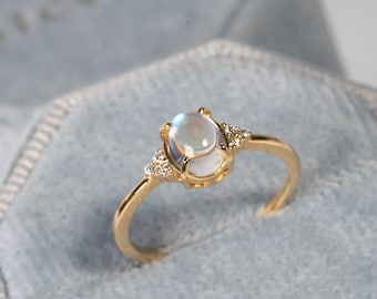 Moonstone Gold Ring/Moonstone and Diamond Ring/Oval Moonstone Engagement Ring/14k Solid Gold Ring/Rainbow Moonstone Cabochon/Minimalist Ring