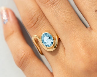 Natural Aquamarine Engagement Ring,18k Solid Gold Ring,Oval Aquamarine Ring,Statement Ring,Bezel Set,Curved Gold Band,March Birthstone Ring