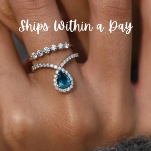 London Blue Topaz Engagement Ring Set,Rose Gold Pear Shaped Ring,Unique Bridal Ring Set,Anniversary Gift for Her,Stacking Rings Women