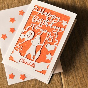 Biglietto di auguri di compleanno Moana fatto a mano, ritagliato in carta/inserto per biglietto arancione glitterato incluso