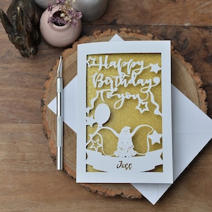 Carte d'anniversaire personnalisée Disney Dumbo en papier découpé faite main