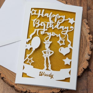 Carte d'anniversaire personnalisée Woody/chiffre en papier découpé inspirée de Disney fait main