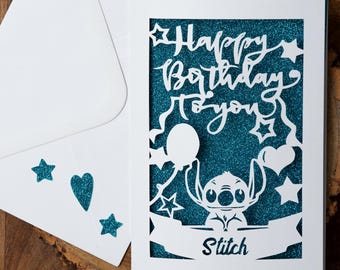 手作りのパーソナライズされたディズニー風スティッチの切り絵バースデーカード
