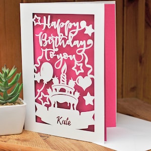 Cartão de aniversário personalizado feito à mão com corte de papel (escolha da cor)