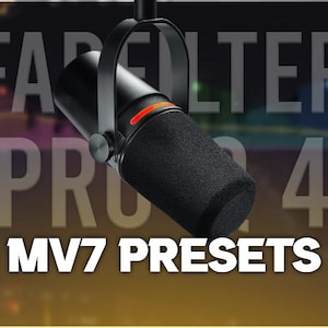 Peut inclure: Un microphone noir avec un voyant rouge sur le côté. Le microphone est suspendu à un support noir. Le texte "FARFILTER PRO 4 MV7 PRESETS" est visible en arrière-plan.