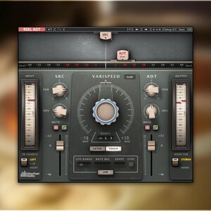 Puede incluir: Una interfaz de procesamiento de audio digital con una placa frontal gris oscuro. La interfaz presenta múltiples perillas, controles deslizantes y medidores, con el texto "VARISPEED" en un lugar destacado. La interfaz está diseñada para la manipulación y los efectos de audio.