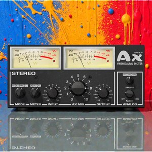 Puede incluir: Excitador de audio vintage negro con medidores VU y perillas. El dispositivo tiene el texto "Ax VINTAGE AURAL EXCITER" y "STEREO". El fondo es una salpicadura colorida de pintura roja, azul y amarilla.