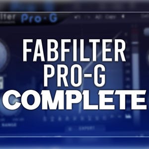 Può includere: Uno screenshot dell'interfaccia del plugin audio Fabfilter Pro-G. L'interfaccia è blu e grigia con testo bianco. Il testo recita "Fabfilter Pro-G Complete".