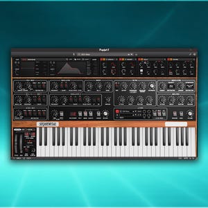 以下が含まれることがあります： Sequential Prophet-5シンセサイザーのデジタルインターフェース。多数のノブ、スライダー、スイッチを備えた黒いコントロールパネル、木目調のトリムセクション、および標準的な白と黒のピアノスタイルのキーボードレイアウトが特徴です。