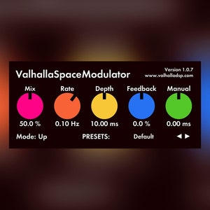 Könnte beinhalten: Eine schwarz-weiße Oberfläche für das Valhalla Space Modulator Audio-Plugin. Die Oberfläche verfügt über fünf Knöpfe mit den Beschriftungen: Mix, Rate, Depth, Feedback und Manual. Die Knöpfe sind in den Farben Pink, Orange, Gelb, Blau und Grün gehalten. Die Oberfläche enthält außerdem Text, der "Version 1.0.7" und "www.valhalladsp.com" lautet.