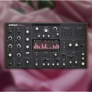 Könnte beinhalten: Ein schwarzer Synthesizer mit zahlreichen Knöpfen, Tasten und Schiebereglern, mit dem Text "Anthem" und einer Digitalanzeige. Das Gerät hat einen Holzrahmen und befindet sich vor einem verschwommenen rosa Blumengrund.