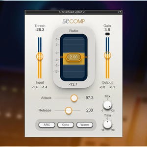 Könnte beinhalten: Ein weißes digitales Audio-Interface mit dem Text "RCOMP" in Blau. Das Interface verfügt über Knöpfe und Schieberegler zum Einstellen der Audiopegel, darunter "Thresh", "Ratio", "Gain", "Attack", "Release", "Mix" und "Trim".
