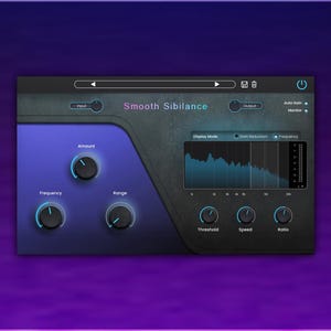 Puede incluir: Interfaz de plugin de audio digital con una combinación de colores gris oscuro y azul. La interfaz presenta perillas etiquetadas como "Amount", "Frequency" y "Range", junto con una pantalla que muestra una forma de onda. El texto "Smooth Sibilance" se muestra en la parte superior.