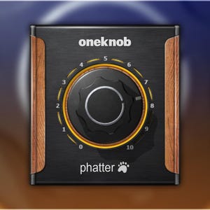 Peut inclure: Un bouton de contrôle audio noir avec un cadran circulaire et un cadre en bois. Le cadran est gradué de 0 à 10 avec un accent jaune. Le texte "oneknob" est en haut et "phatter" avec une empreinte de patte en bas.