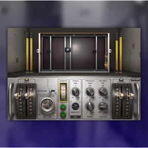 Può includere: Un'unità di effetti audio argentata con più manopole, cursori e misuratori. L'unità ha una sezione rettangolare centrale con un interno scuro e una serie di barre gialle verticali su entrambi i lati. I controlli sono etichettati con vari termini audio.