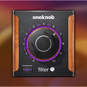 Peut inclure: Filtre audio noir avec un gros bouton central et un anneau lumineux violet. Le texte "oneknob" est en haut, avec "resonance" et "filter" en bas. Les côtés ont un aspect grain de bois.