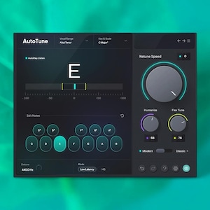 Pode incluir: Uma interface de áudio digital para o software AutoTune com fundo cinza escuro e detalhes em azul-petróleo. O visor mostra uma nota E central, uma escala de correção de tom, um botão grande Retune Speed e botões circulares para seleção.