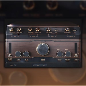 Puede incluir: Un dispositivo de audio marrón oscuro con perillas y botones dorados. El dispositivo tiene un acabado de vetas de madera y un gran dial central. El texto "Tape 01" es visible en el panel superior. Dispositivo de audio.