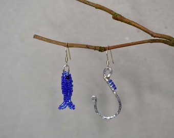 Beaded fish and hook mismatched earrings