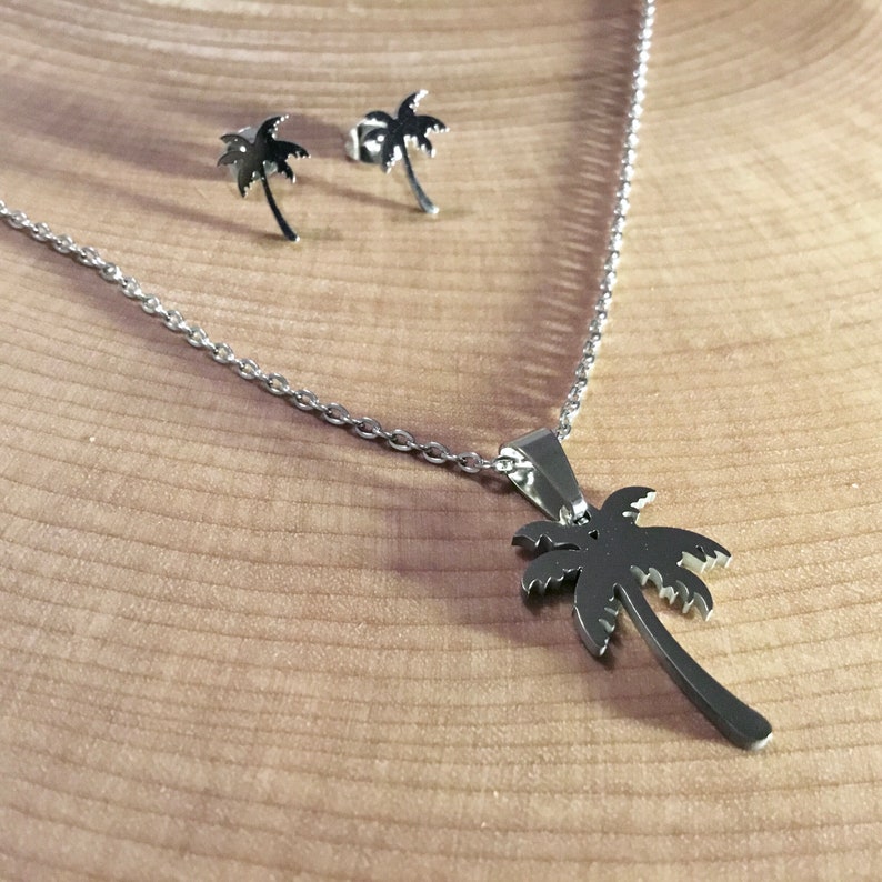 Palm necklace and earrings set