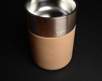 CAKE YETI Boomer 8 Beech Dog Bowl Stand