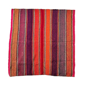 Alfombra peruana vintage tejida a mano, auténtico textil andino de lana, patrones incas, decoración bohemia, cultura y tradición de la alfombra peruana, textil peruano ikat