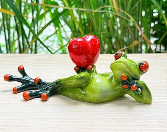 Reclining Heart Frog Statue – Whimsical Resin Desk Decor, Romantic Gift