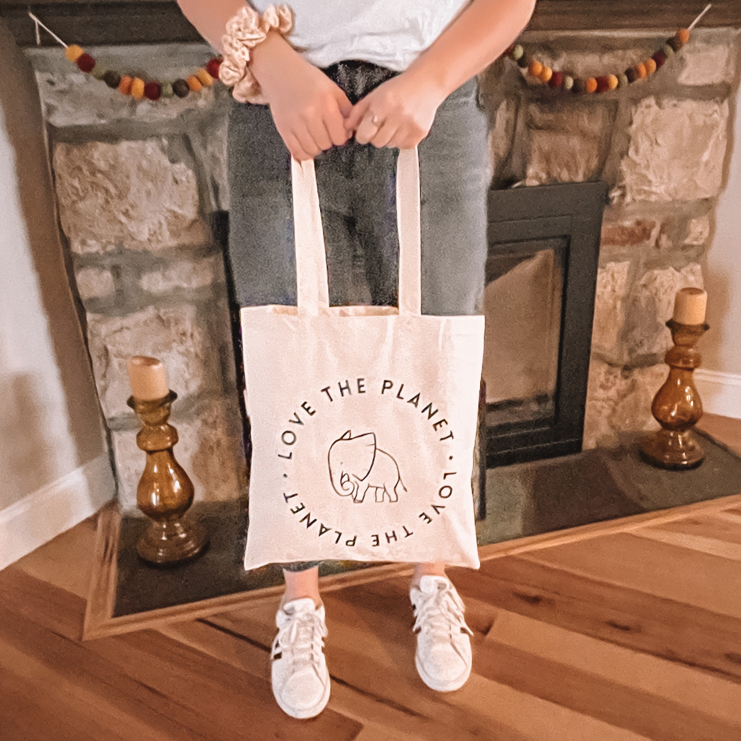 Love the Planet Classic Tote Bag 