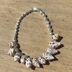 Seashells Necklace with Pearls