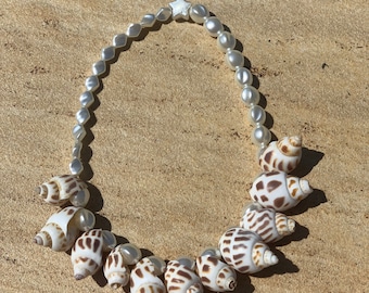 Seashells Necklace with Pearls
