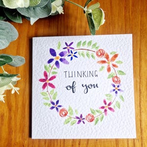 Handgeschilderde aquarel bloemenkrans wenskaarten met personalisatie beschikbaar. Fijne verjaardag, fijne verjaardag, elke gelegenheid