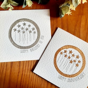 Hand gemalte Aquarell Karte mit silbernen oder goldenen Sternen: perfekt für Glückwünsche oder jeden Anlass