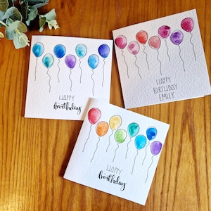 Pacote com 3 cartões de aniversário com balões em aquarela pintados à mão, escolha de cores e personalização disponíveis: rosa, arco-íris, azul, adicione um nome